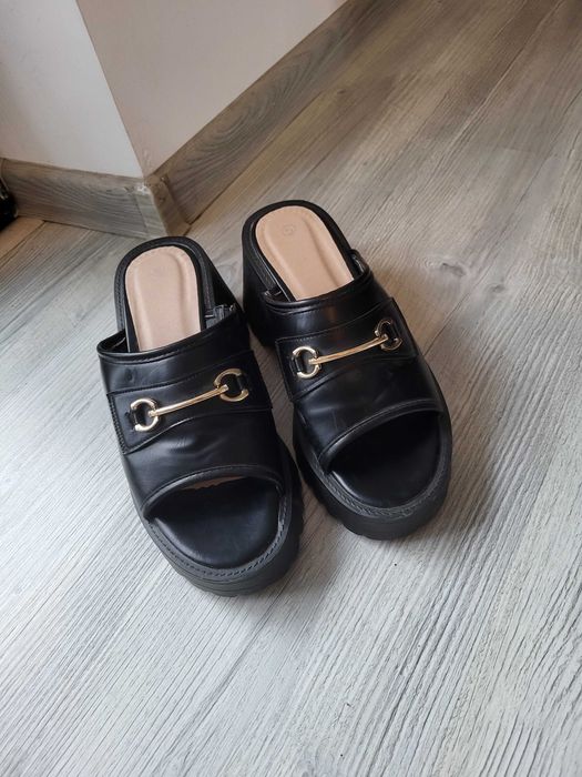 Saboți cu platformă