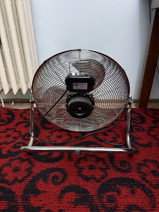 Ventilator de podea StarLight, diagonala 45 cm, 3 viteze