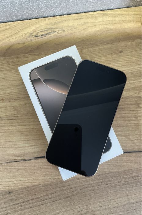 Iphone 16 pro,256, gold