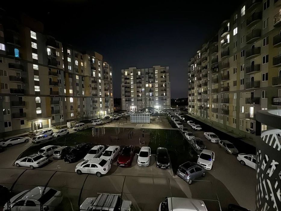 Чирчик шахри 
2-микрораён Навастройка
2-хона 4-этаж 
Квартира Ижара