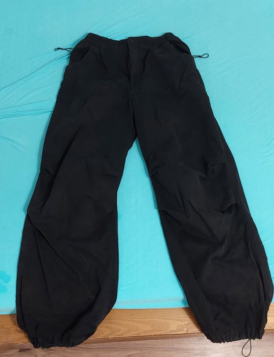 Pantaloni Bershka parachute