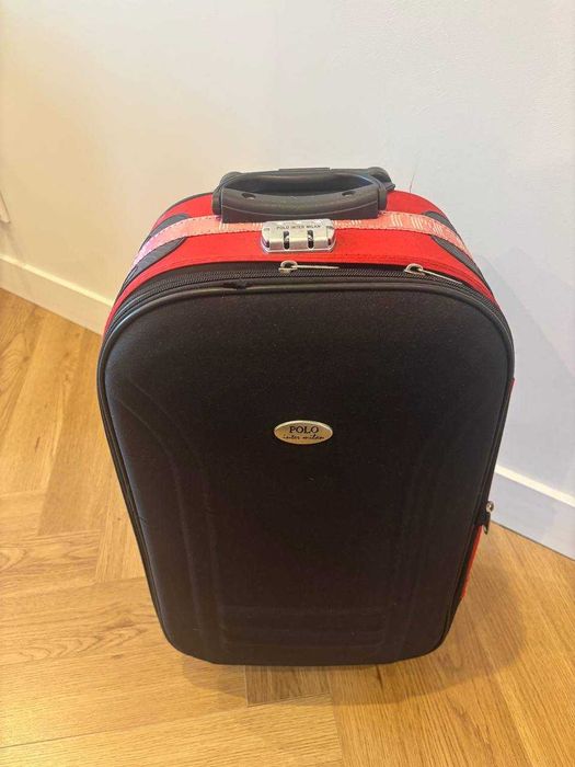 Чемодан на колесах в отличном состоянии