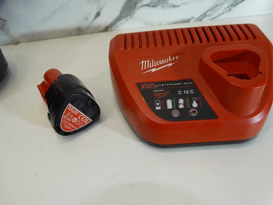 Milwaukee M12 BS - Лентов трион / банциг