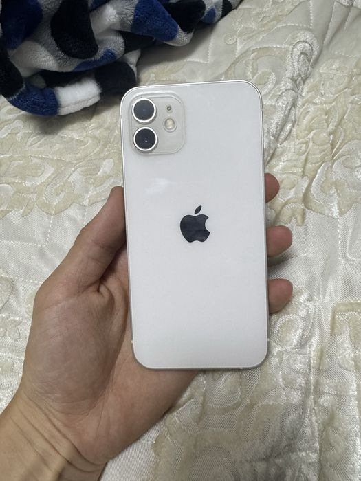 IPhone 12 белый