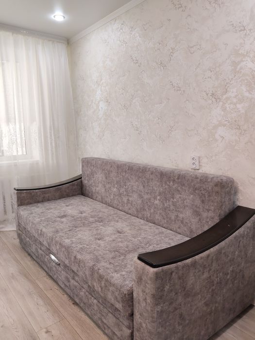 Диван полностью на металлическом каркасе