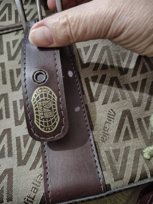 Vand servieta italiana, textil rezistent, noua, fara urme de uzura.ur