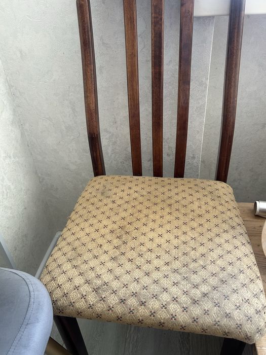 Стол и стулья(5шт)