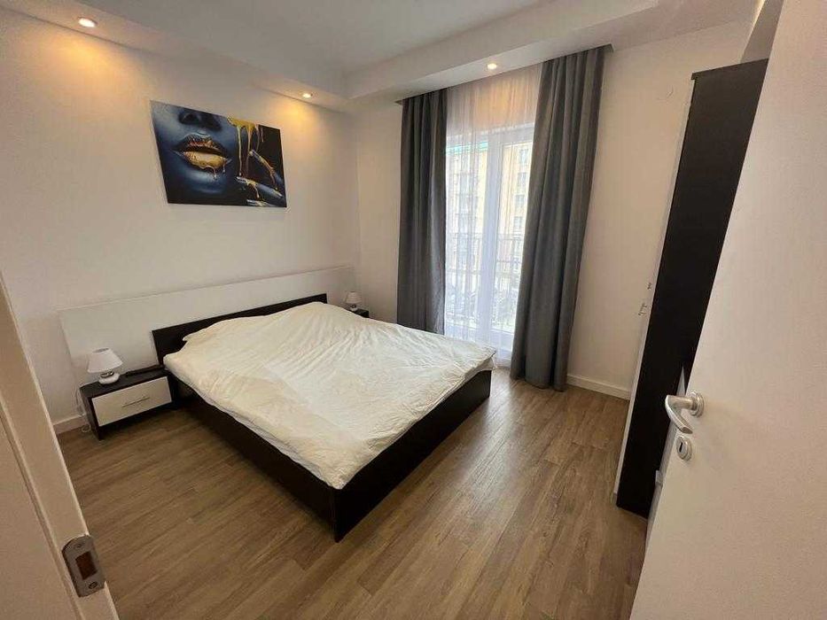 Inchiriez direct proprietar apartament 2 camere Cosmopolis, parcare.