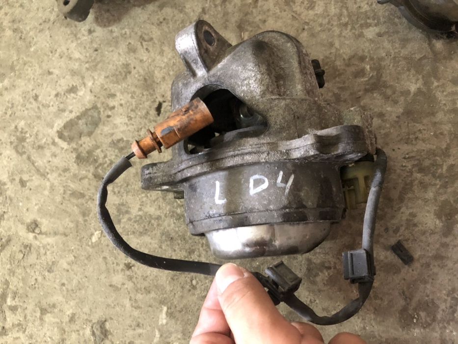 Ляв тампон двигател Audi A8 d4 4.2 TDI