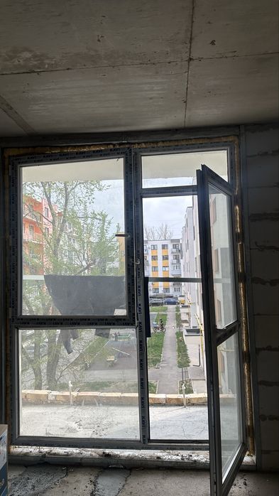 Балконная дверь с окном