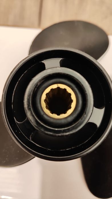 Vand o elica de barca în stare buna de functionare