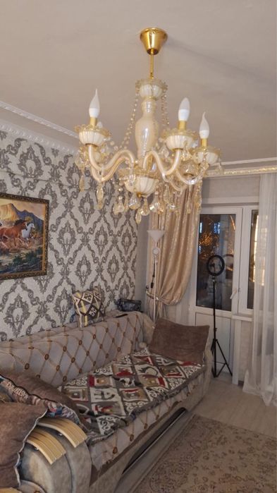 люстра и светильник