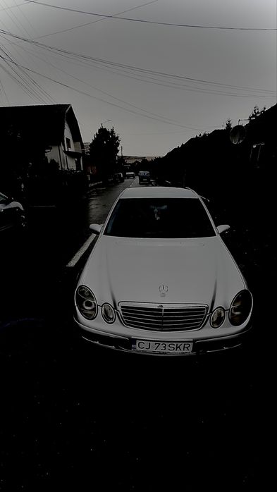 Dezmembrez Mercedes w211