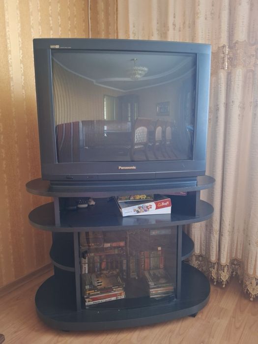 Телевизор с тумбой