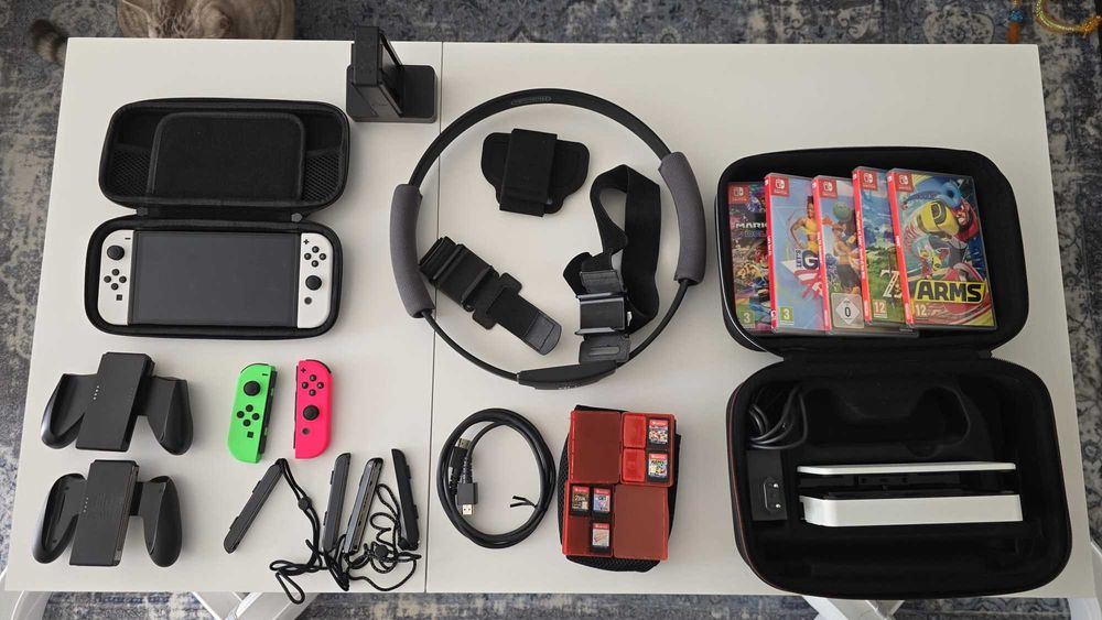 Nintendo Switch OLED + Muuulte Accesorii