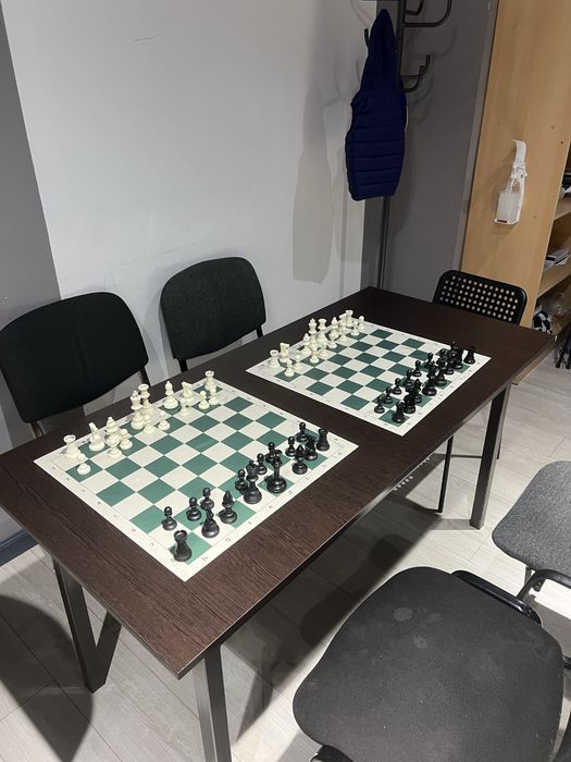 5 Столов размером 150х70х76 cm