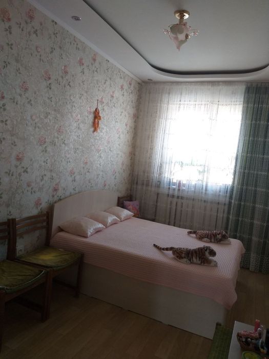 Чиланзар 11.  Срочно. Продается. 2 х комнатная квартира