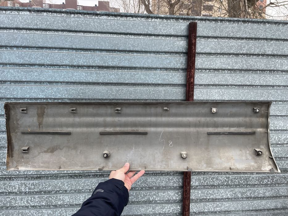 Молдинг двери на Subaru forester