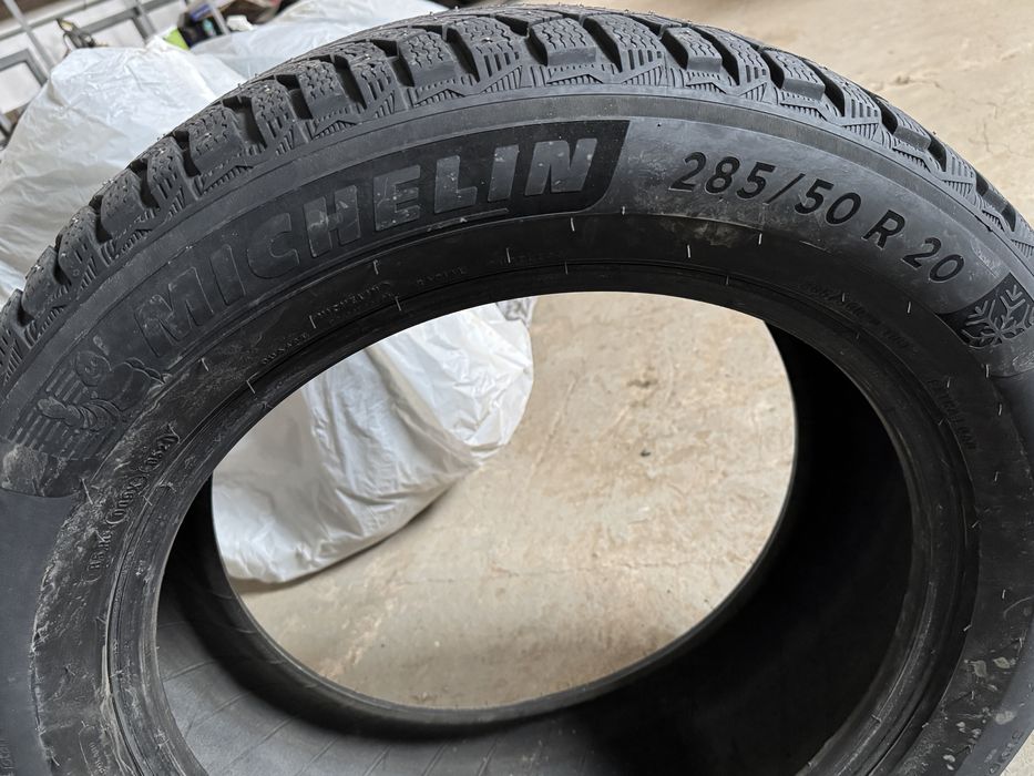 285/50/R20, Lexus LX570