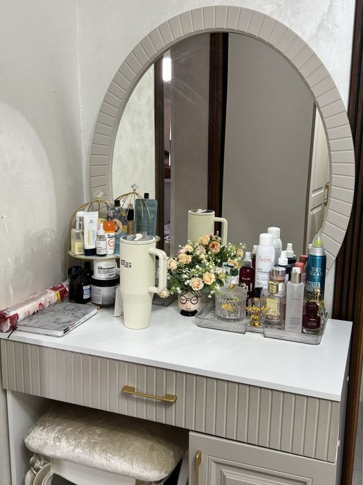 Комод с зеркалом