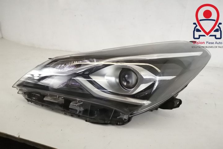 Ляв фар Оригинален Халогенен В добро състояние Тойота Ярис / Toyota Ya