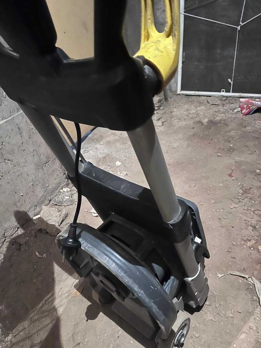 Inchiriez Monodisc Karcher - decapat, lustruit pardoseli dupa santier
