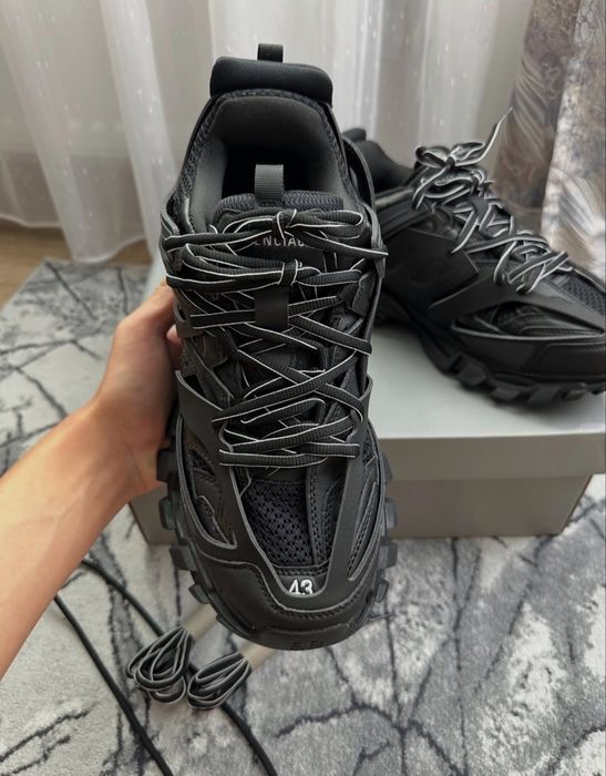 Balenciaga track led anegru