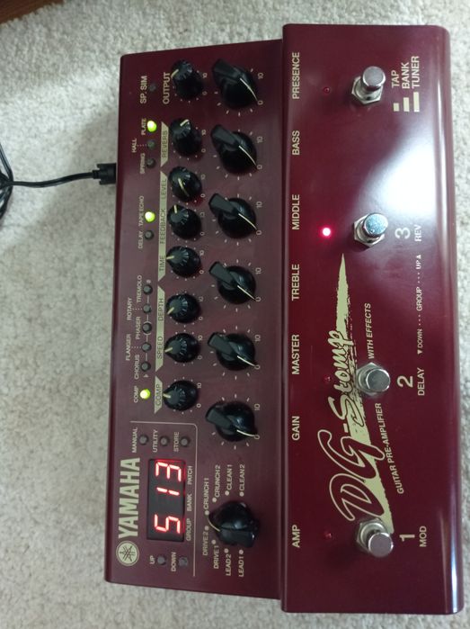 Yamaha dg-stomp guitar-pre-amplifier