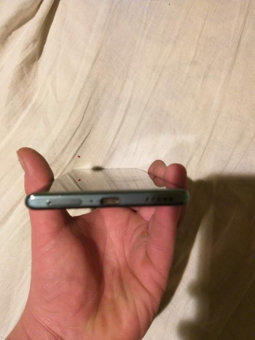 Vând Honor 70 in stare foarte bună