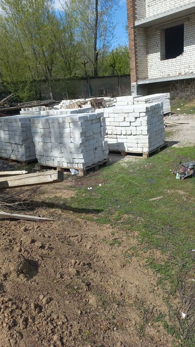 Продам кирпич полуторка б/у
