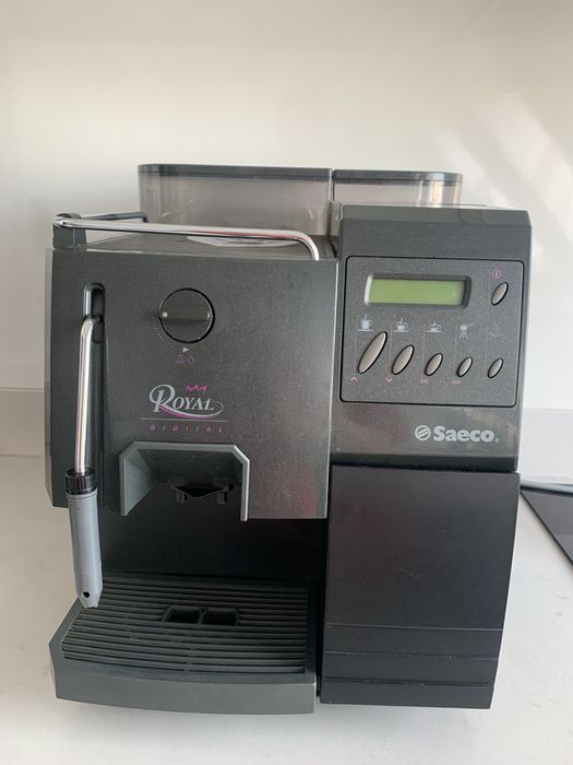 Кафе машина Saeco Royal е Кафеавтомат с кафе на зърна и мляно кафе
