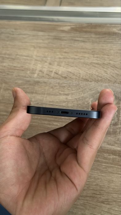 Iphone 12 , chet elda topib olingan , paroli bor