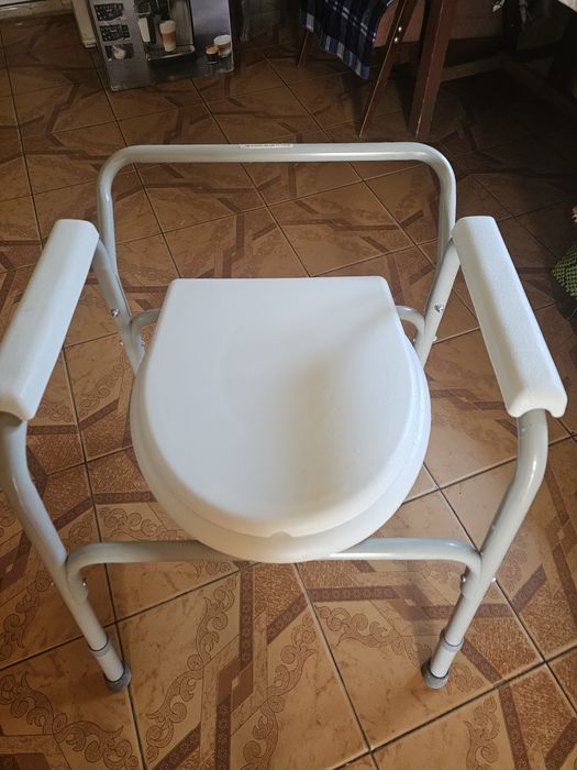 Scaun cu wc de camera din otel