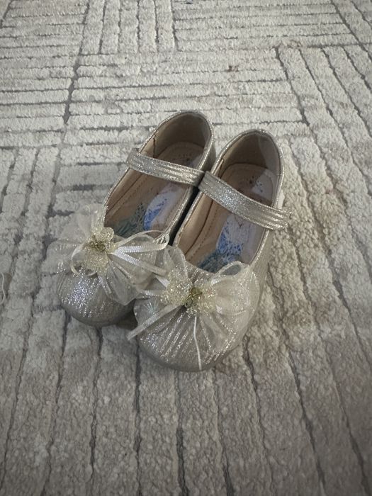 Туфли Эльзы в отличном состоянии