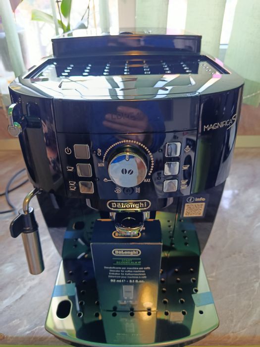 Espressor Delonghi magnifica s ( Nou).