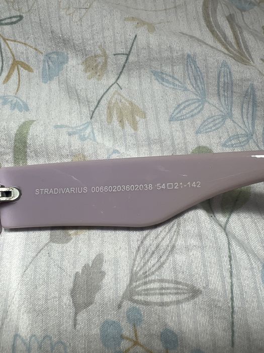 солнцезащитные очки от Stradivarius