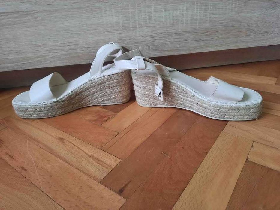 Сандали на платформа 39ти номер