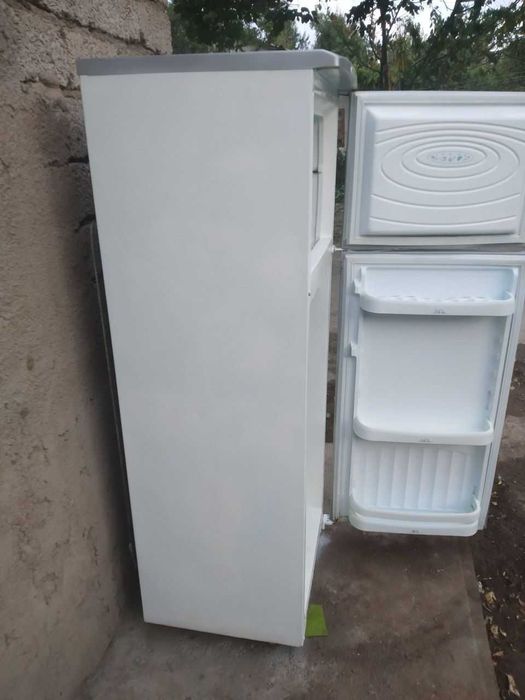 ХОЛОДИЛЬНИК
переделан, покрашен- родной цвет белый.