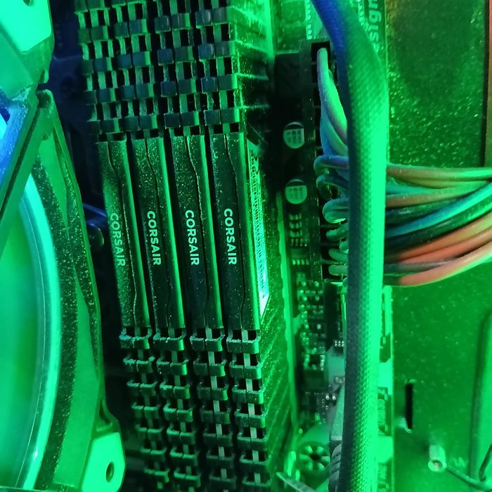 PC Gaming complet + Monitor AOC 24” – stare bună