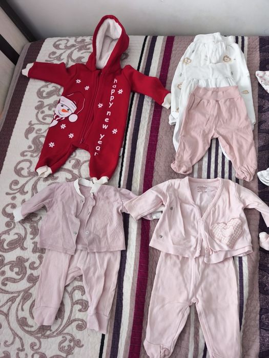 Отдам даром вещи на новорожденную девочку