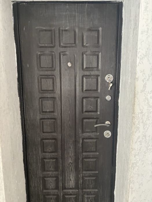 Продам входную дверь