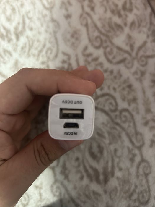 Vand 2 beterii externe la pachet!