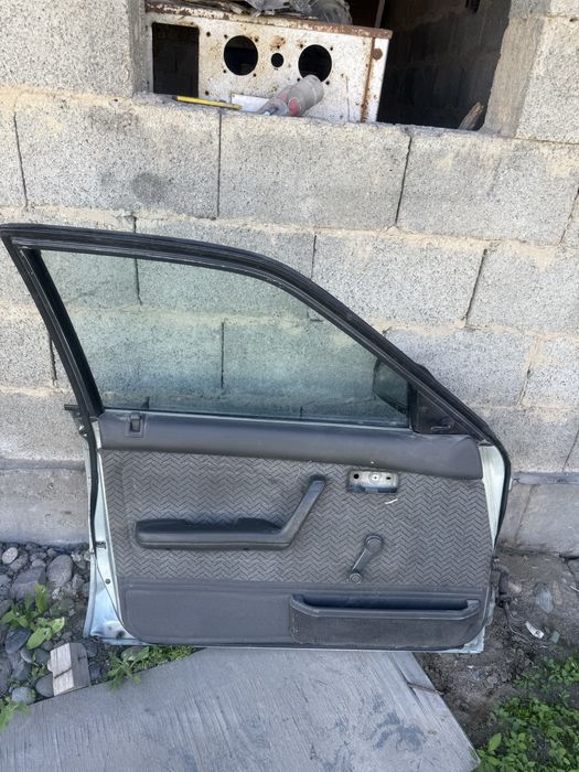 Продам дверь на мазду 626