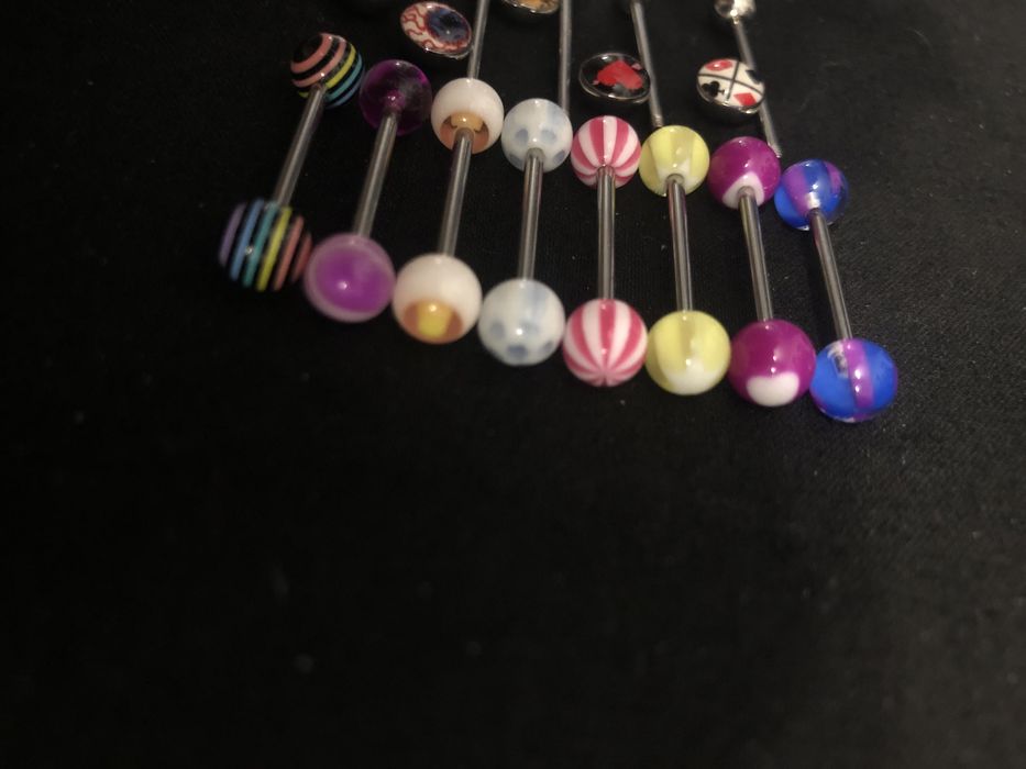 Обеци за езика от медицинска стомана