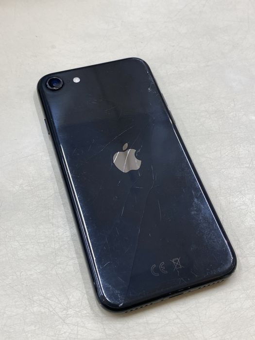 Продам айфон се2020 на 128 гб