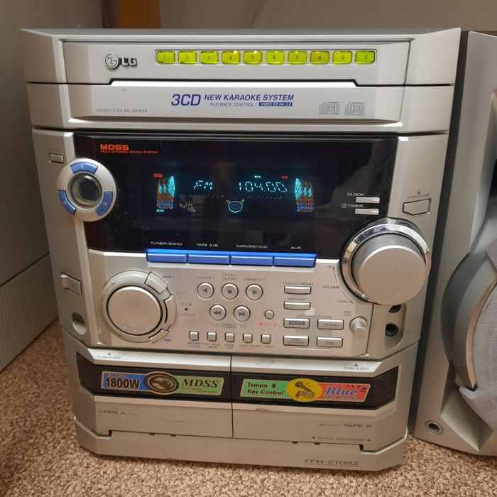 Мощный музыкальный центр LG  Караоке 1800 W