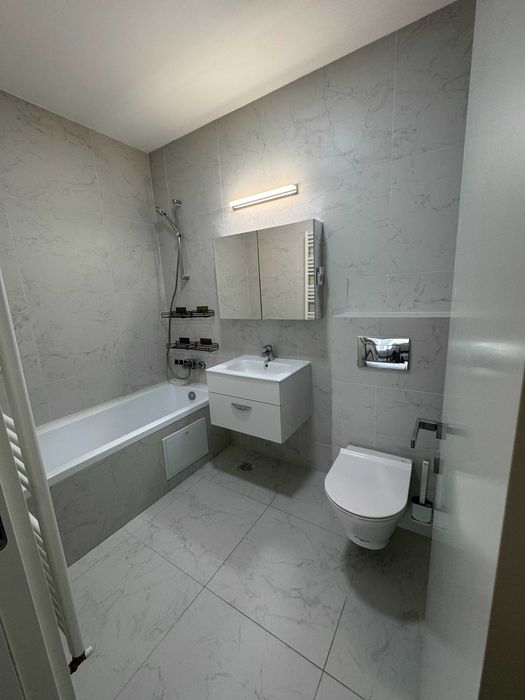 Garsonieră de închiriat 40 m² + loc de parcare