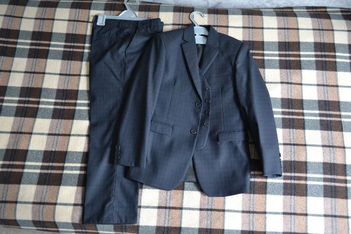 Школьный костюм-тройка