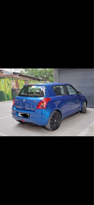 Продавам Кола  Suzuki swift