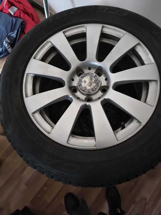 Vând jante cu cauciucuri iarna mercedes
